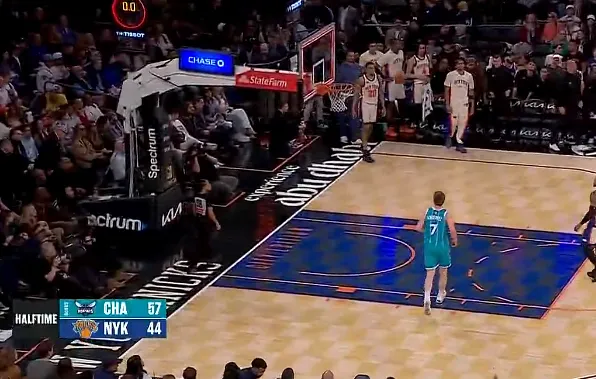 开云网址-半场：尼克斯以44-57落后黄蜂，麦克布莱德18分鲍尔12+5+5